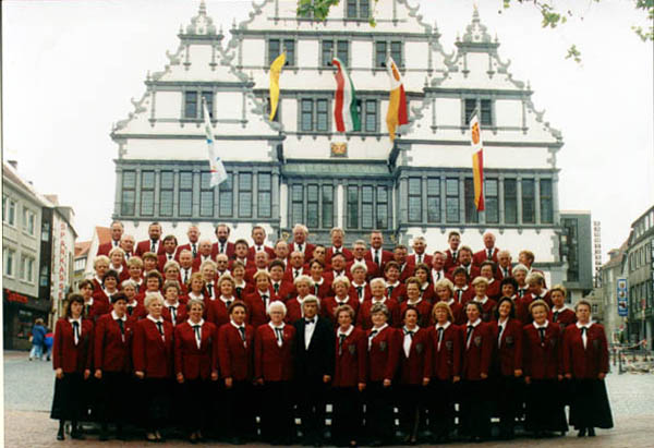 Der Hubertus-Chor vor dem Paderborner Rathaus 1994